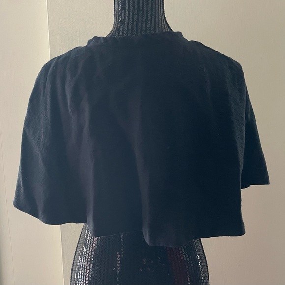 Lorelei Black Shoulder Cape - Picture 4 of 8